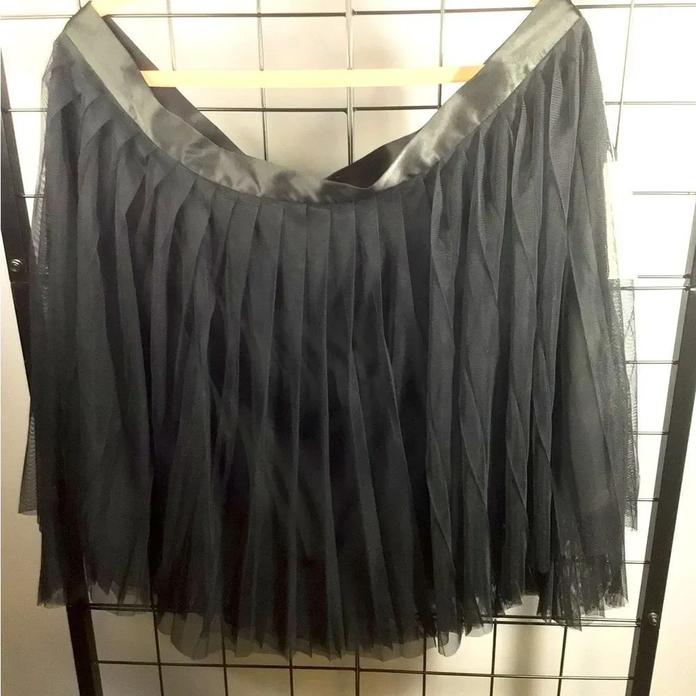 ModCloth plus size tulle and satin black pleated mini skirt NWT